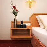 パークホテル ディアーニ 4*